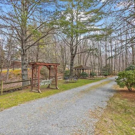 Charming Modern Cabin With Hiking Trails And Fire Pit Blowing Rock Exteriör bild
