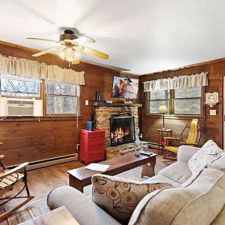Charming Modern Cabin With Hiking Trails And Fire Pit Blowing Rock Exteriör bild