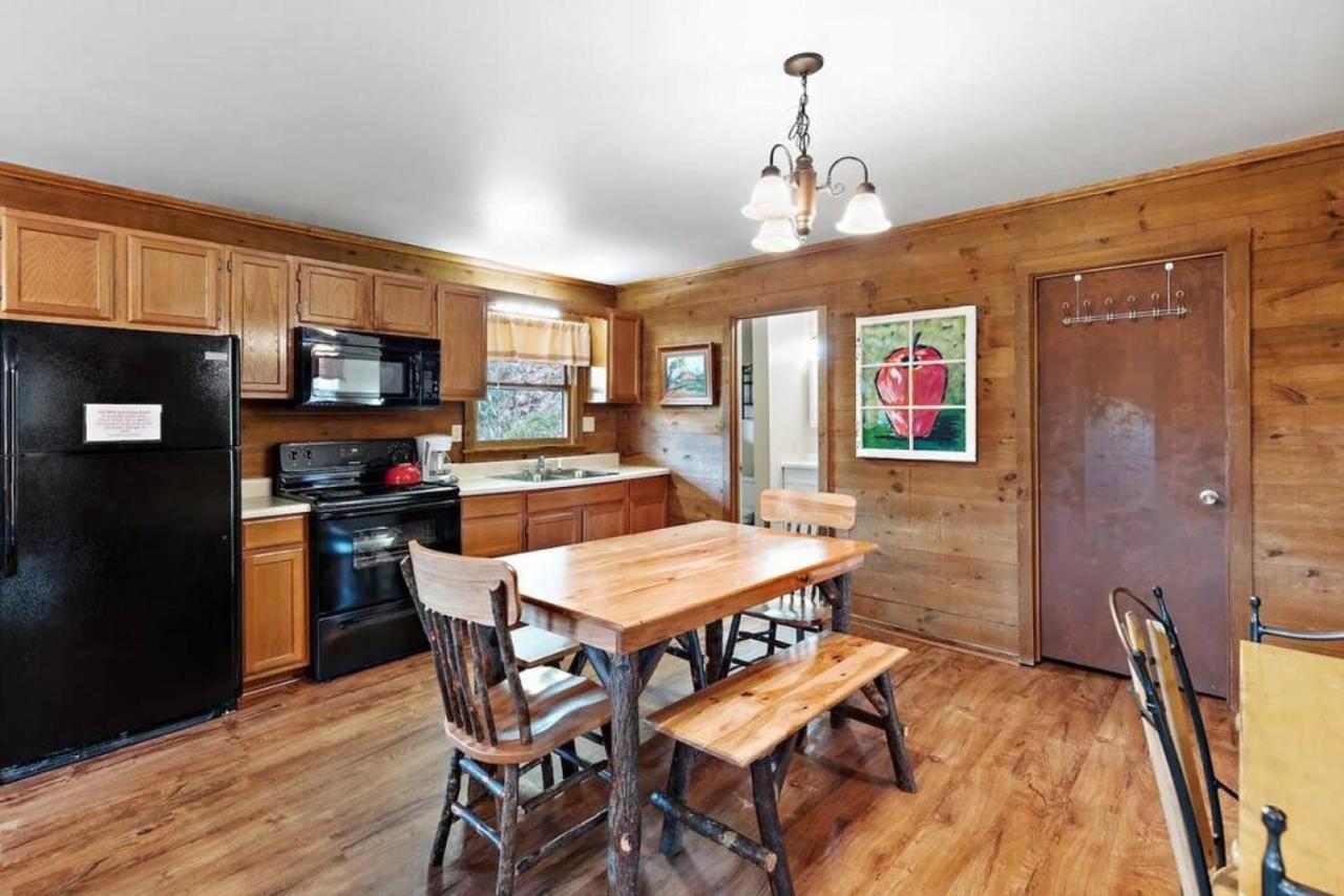 Charming Modern Cabin With Hiking Trails And Fire Pit Blowing Rock Exteriör bild